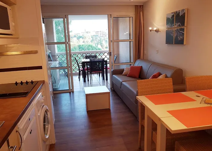 Апартаменты Cap Esterel Village : 4 Pers Au Calme Climatise F5 Сен-Рафаэль