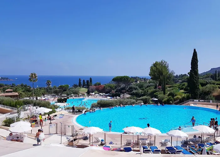 Апартаменты Cap Esterel Village : 4 Pers Au Calme Climatise F5