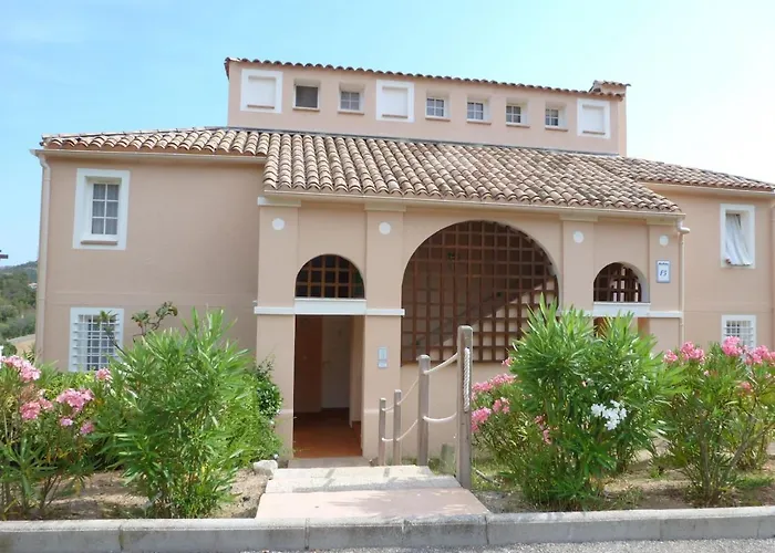 Апартаменты Cap Esterel Village : 4 Pers Au Calme Climatise F5 Сен-Рафаэль